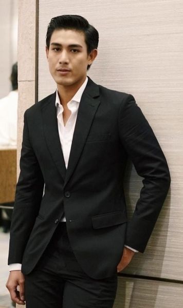 File:BankChanathip.jpg
