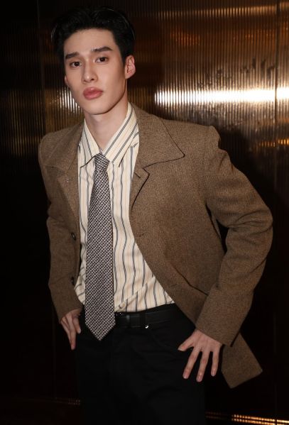 File:PeakPeemapol.jpg